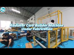 Máquina construtora de núcleo de radiador em fabricação
